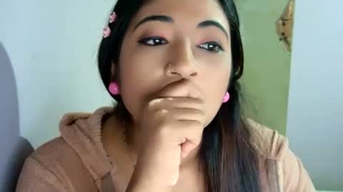 Snapshot of indianplaygal69 chatting on 10-15-25, 03:45 Indianpalgal69 online show from 10-15-25, 03:45