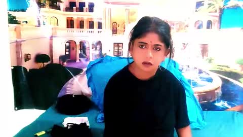 Mika online show from 12-15-25, 05:01