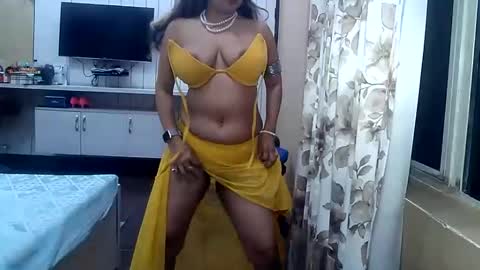 Snapshot of indianrads9 chatting on 03-06-25, 05:54 Radha online show from 03-06-25, 05:54