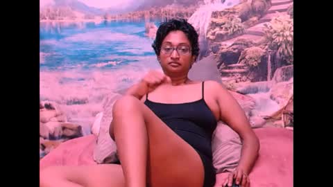 Snapshot of indianspicy69 chatting on 02-05-25, 01:37 Shreya online show from 02-05-25, 01:37