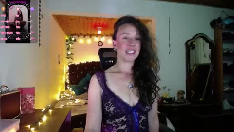 Indigo Wild  online show from 11-26-25, 04:24