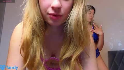 Snapshot of indimoon111 chatting on 09-27-25, 07:41 Felise and Kaely online show from 09-27-25, 07:41