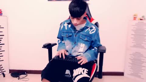 Snapshot of indomitablebeast chatting on 05-19-26, 10:27 matias online show from 05-19-26, 10:27