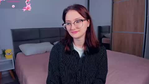 Kira online show from 09-16-25, 04:13