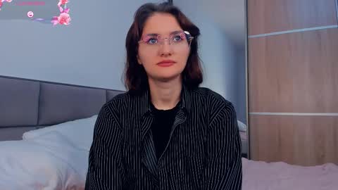 Kira online show from 10-14-25, 04:02