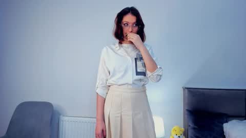 Kira online show from 10-23-25, 04:23