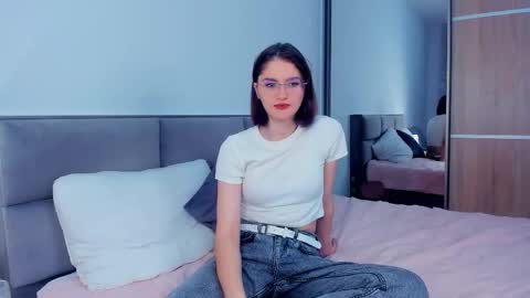 Kira online show from 10-28-25, 04:16