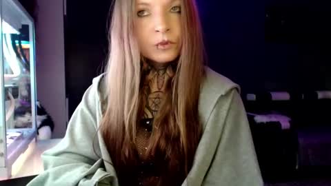 Snapshot of inesdesire chatting on 02-27-25, 08:28 InesDesire online show from 02-27-25, 08:28