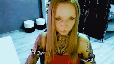 Snapshot of inesdesire chatting on 10-08-25, 05:43 InesDesire online show from 10-08-25, 05:43