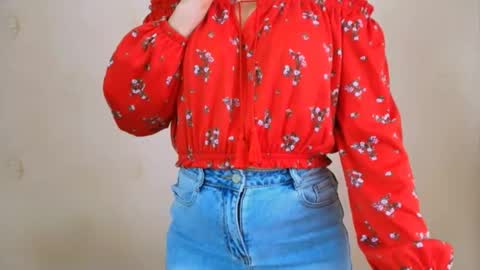 Snapshot of inessa_beauty chatting on 05-19-26, 02:23 Inessa online show from 05-19-26, 02:23