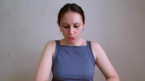 Snapshot of inessa_beauty chatting on 05-20-26, 01:06 Inessa online show from 05-20-26, 01:06