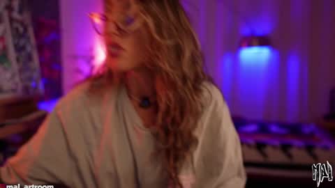 Snapshot of informal_ chatting on 09-15-25, 12:21 MAL ---  online show from 09-15-25, 12:21