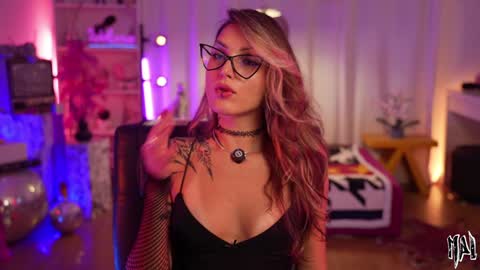 Snapshot of informal_ chatting on 10-12-25, 11:26 MAL ---  online show from 10-12-25, 11:26