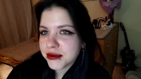 Mia online show from 04-19-26, 02:27