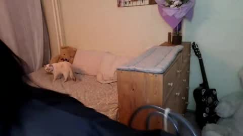 Mia online show from 04-19-26, 06:10