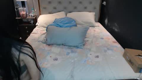 Marie online show from 04-24-26, 02:25