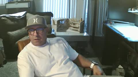 Snapshot of inittogetitin chatting on 12-21-25, 10:17 inittogetitin online show from 12-21-25, 10:17