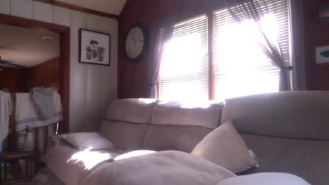 Snapshot of inmybackyard chatting on 10-06-25, 05:43 InMyBackyard online show from 10-06-25, 05:43