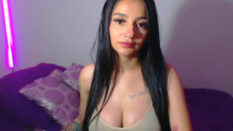 Snapshot of innocent_fox chatting on 06-19-26, 11:30 Abril online show from 06-19-26, 11:30