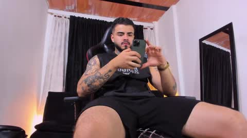 Snapshot of insolemnia chatting on 04-27-26, 01:58 Brayan Chavez online show from 04-27-26, 01:58