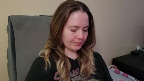 Snapshot of internetfairy_xo chatting on 05-21-26, 05:03 Faye online show from 05-21-26, 05:03