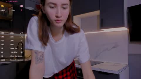 Snapshot of internetsexplorer chatting on 12-13-24, 08:09 Bernadette Join online show from 12-13-24, 08:09