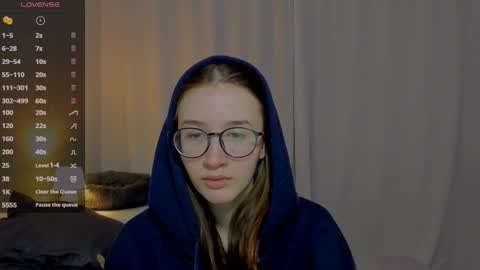 Snapshot of internetsexplorer chatting on 01-29-25, 05:40 Bernadette Join online show from 01-29-25, 05:40