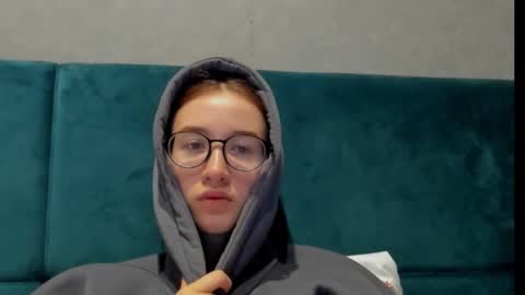 Snapshot of internetsexplorer chatting on 11-25-25, 06:57 Bernadette Join online show from 11-25-25, 06:57