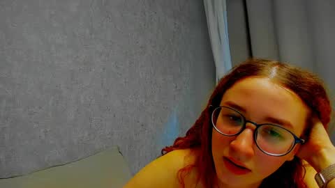 Snapshot of internetsexplorer chatting on 05-02-26, 03:28 Bernadette Join online show from 05-02-26, 03:28
