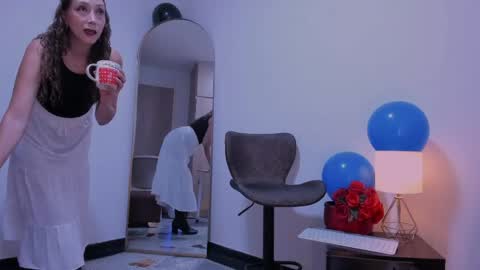 Pantyhose Queen online show from 04-09-26, 08:03