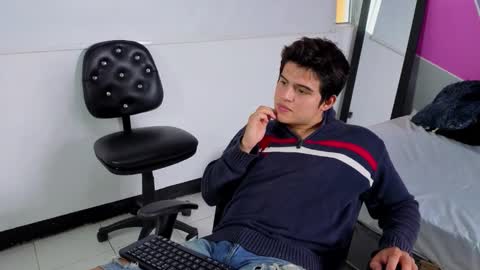 Snapshot of invincible200 chatting on 10-09-25, 02:15 invincible200 online show from 10-09-25, 02:15