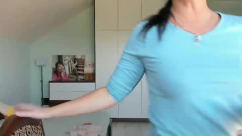 Snapshot of iracherrynow chatting on 09-27-25, 09:03 iracherrynow online show from 09-27-25, 09:03