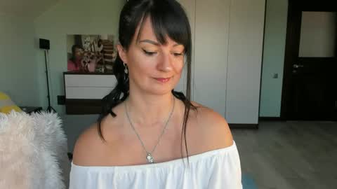 Snapshot of iracherrynow chatting on 10-23-25, 07:18 iracherrynow online show from 10-23-25, 07:18