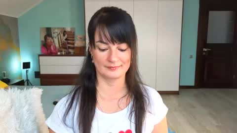 Snapshot of iracherrynow chatting on 11-25-25, 08:14 iracherrynow online show from 11-25-25, 08:14