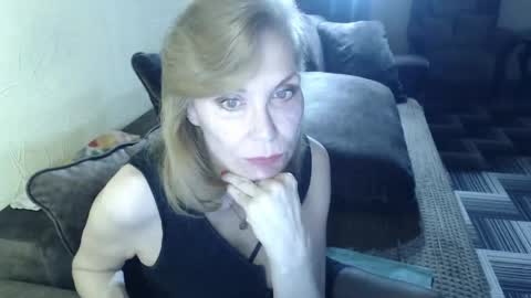 Snapshot of irenalegs chatting on 04-28-26, 04:17 irenalegs online show from 04-28-26, 04:17