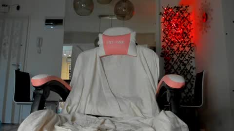 Ir s room online show from 12-18-24, 04:28