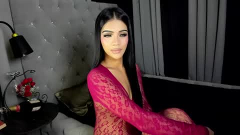 Snapshot of irina_woodshakylishxx chatting on 07-23-26, 01:52 IRINAA online show from 07-23-26, 01:52