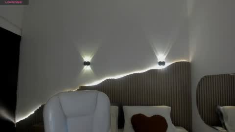 iris8_ online show from 04-21-26, 01:42