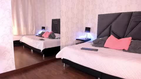 Snapshot of iris_bells chatting on 09-20-25, 05:58 Queen Iris online show from 09-20-25, 05:58