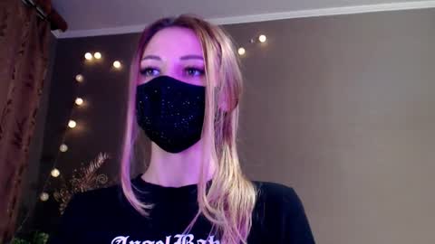 Lily online show from 03-25-26, 05:08