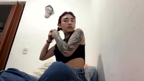 Snapshot of iris_magic_ chatting on 01-15-25, 02:49 Iris online show from 01-15-25, 02:49