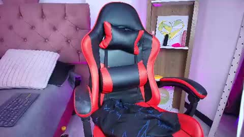 Snapshot of iris_roses chatting on 07-08-26, 08:46 iris_roses online show from 07-08-26, 08:46