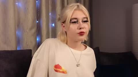 Snapshot of irisbarrington chatting on 12-14-24, 08:29 Iris Day Maya night online show from 12-14-24, 08:29