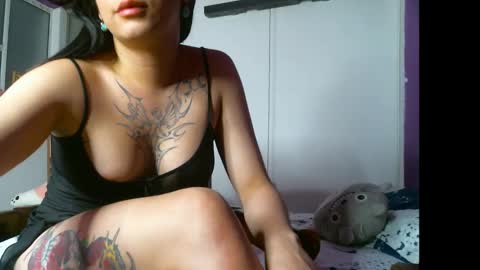 Snapshot of irisbell_ chatting on 12-31-24, 01:04 Camilla online show from 12-31-24, 01:04