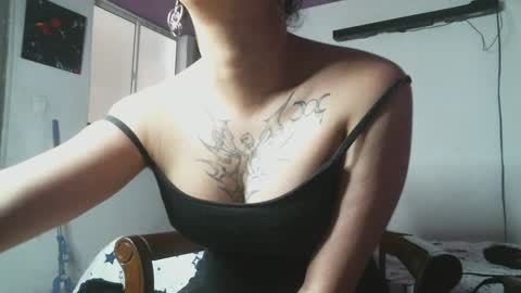 Snapshot of irisbell_ chatting on 01-14-25, 02:22 Camilla online show from 01-14-25, 02:22