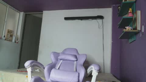 Snapshot of irisbell_ chatting on 02-27-25, 01:17 Camilla online show from 02-27-25, 01:17