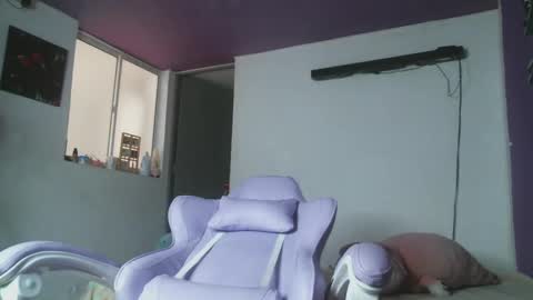Snapshot of irisbell_ chatting on 03-04-25, 04:30 Camilla online show from 03-04-25, 04:30