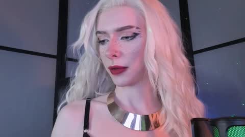 Miss Iris Fansly Miss Iris new inst.  online show from 01-05-25, 10:40