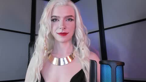 Miss Iris Fansly Miss Iris new inst.  online show from 01-06-25, 10:37