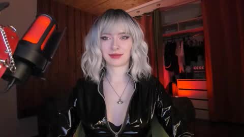 Miss Iris Fansly Miss Iris new inst.  online show from 01-10-26, 10:58